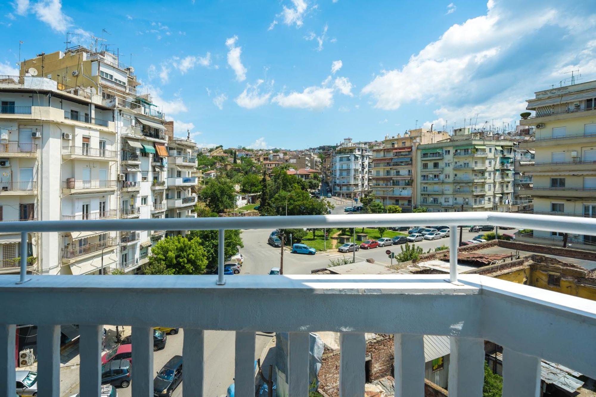 White Luxury Apartment Thessaloniki
